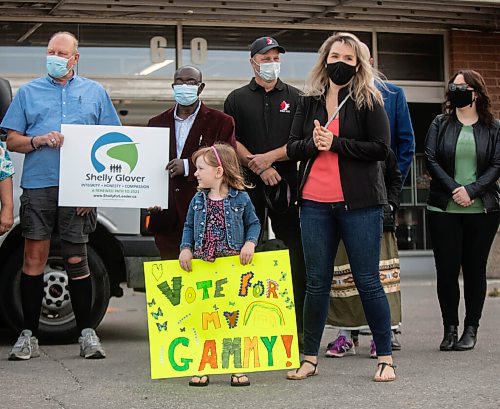 JESSICA LEE/WINNIPEG FREE PRESS

Evie Walker, granddaughter of Shelly Glover (centre) and supporters for Conservative candidate Shelly Glover stand at a press conference moments before Glover announced her provincial candidacy on September 10, 2021 at Restore Winnipeg.

Reporter: Carol