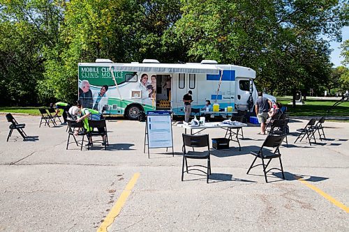 Daniel Crump / Winnipeg Free Press. The Assiniboine Park pop up vaccination centre Saturday morning. September 11, 2021.