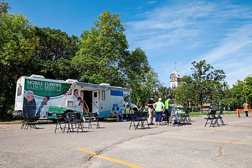 Daniel Crump / Winnipeg Free Press. The Assiniboine Park pop up vaccination centre Saturday morning. September 11, 2021.