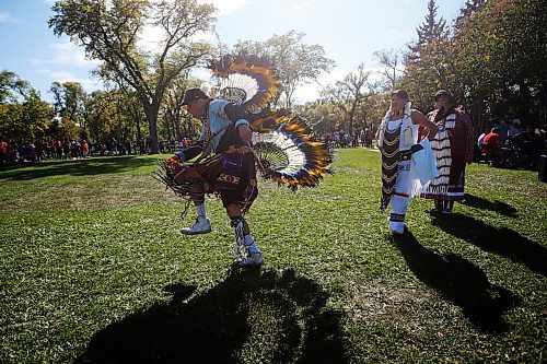JOHN WOODS / WINNIPEG FREE PRESS
A dancer performs during the grand entrance at an Every Child Matters powwow at Vimy Ridge Park in Winnipeg Sunday, September 12, 2021. 

Reporter: May