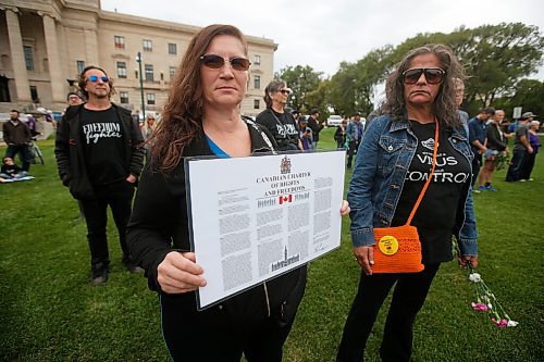 JOHN WOODS / WINNIPEG FREE PRESS
About 150 anti-maskers/vaxxers gathered at the MB Legislature and walked to the City Hall in protest against COVID-19 vaccinations and masks in Winnipeg Monday, September 13, 2021. 

Reporter: Silva