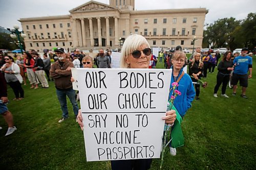 JOHN WOODS / WINNIPEG FREE PRESS
About 150 anti-maskers/vaxxers gathered at the MB Legislature and walked to the City Hall in protest against COVID-19 vaccinations and masks in Winnipeg Monday, September 13, 2021. 

Reporter: Silva