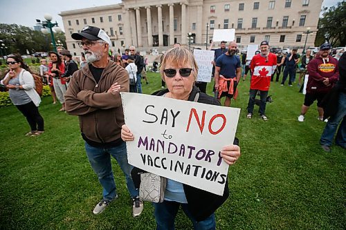 JOHN WOODS / WINNIPEG FREE PRESS
About 150 anti-maskers/vaxxers gathered at the MB Legislature and walked to the City Hall in protest against COVID-19 vaccinations and masks in Winnipeg Monday, September 13, 2021. 

Reporter: Silva