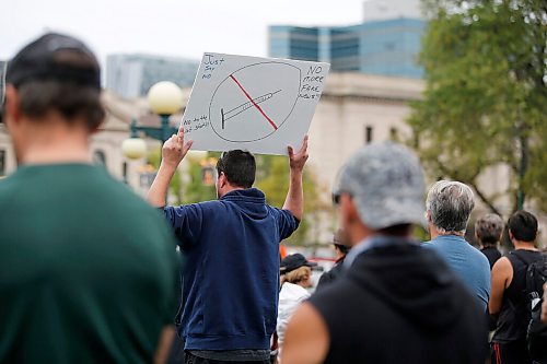 JOHN WOODS / WINNIPEG FREE PRESS
About 150 anti-maskers/vaxxers gathered at the MB Legislature and walked to the City Hall in protest against COVID-19 vaccinations and masks in Winnipeg Monday, September 13, 2021. 

Reporter: Silva