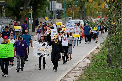 JOHN WOODS / WINNIPEG FREE PRESS
About 150 anti-maskers/vaxxers gathered at the MB Legislature and walked to the City Hall in protest against COVID-19 vaccinations and masks in Winnipeg Monday, September 13, 2021. 

Reporter: Silva