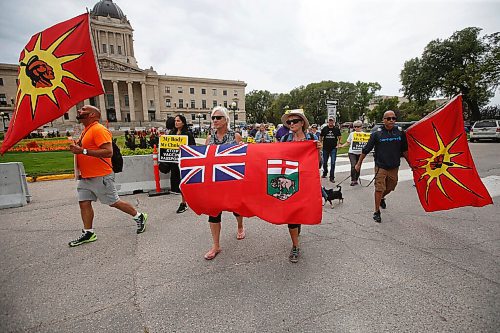 JOHN WOODS / WINNIPEG FREE PRESS
About 150 anti-maskers/vaxxers gathered at the MB Legislature and walked to the City Hall in protest against COVID-19 vaccinations and masks in Winnipeg Monday, September 13, 2021. 

Reporter: Silva