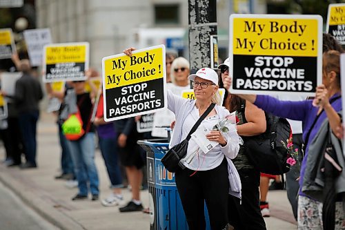 JOHN WOODS / WINNIPEG FREE PRESS
About 150 anti-maskers/vaxxers gathered at the MB Legislature and walked to the City Hall in protest against COVID-19 vaccinations and masks in Winnipeg Monday, September 13, 2021. 

Reporter: Silva