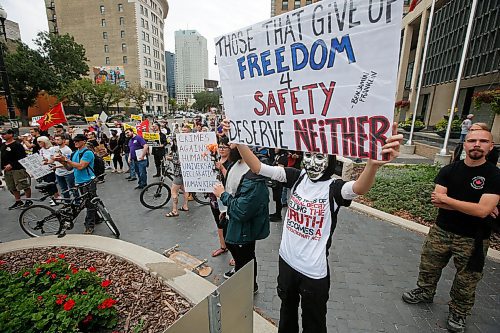 JOHN WOODS / WINNIPEG FREE PRESS
About 150 anti-maskers/vaxxers gathered at the MB Legislature and walked to the City Hall in protest against COVID-19 vaccinations and masks in Winnipeg Monday, September 13, 2021. 

Reporter: Silva