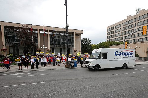 JOHN WOODS / WINNIPEG FREE PRESS
A Canpar delivery van stops to give high-fives and support to about 150 anti-maskers/vaxxers gathered at the MB Legislature and walked to the City Hall in protest against COVID-19 vaccinations and masks in Winnipeg Monday, September 13, 2021. 

Reporter: Silva