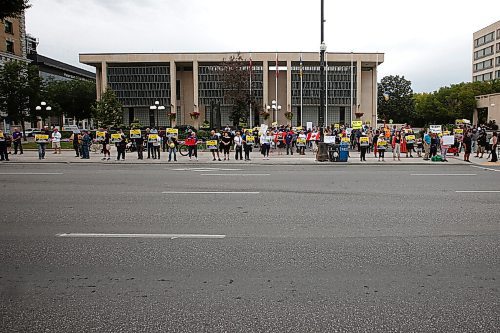 JOHN WOODS / WINNIPEG FREE PRESS
About 150 anti-maskers/vaxxers gathered at the MB Legislature and walked to the City Hall in protest against COVID-19 vaccinations and masks in Winnipeg Monday, September 13, 2021. 

Reporter: Silva