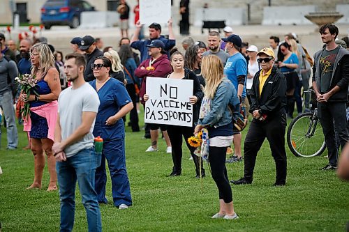 JOHN WOODS / WINNIPEG FREE PRESS
About 150 anti-maskers/vaxxers gathered at the MB Legislature and walked to the City Hall in protest against COVID-19 vaccinations and masks in Winnipeg Monday, September 13, 2021. 

Reporter: Silva