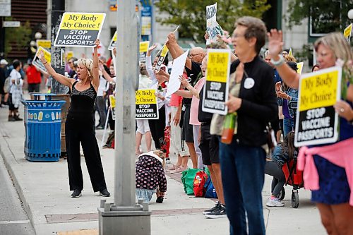 JOHN WOODS / WINNIPEG FREE PRESS
Protestors waves to passing vehicles at city hall. About 150 anti-maskers/vaxxers gathered at the MB Legislature and walked to the City Hall in protest against COVID-19 vaccinations and masks in Winnipeg Monday, September 13, 2021. 

Reporter: Silva