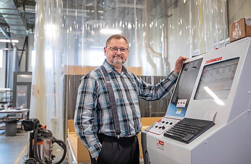 JESSICA LEE/WINNIPEG FREE PRESS

Jack Maendel, CEO of EcoPoxy, poses for a portrait in front of a milling machine at company headquarters in Winnipeg on September 13, 2021. The company converts soybean oil, which is usually a waste product, to make epoxy.

Reporter: Martin

