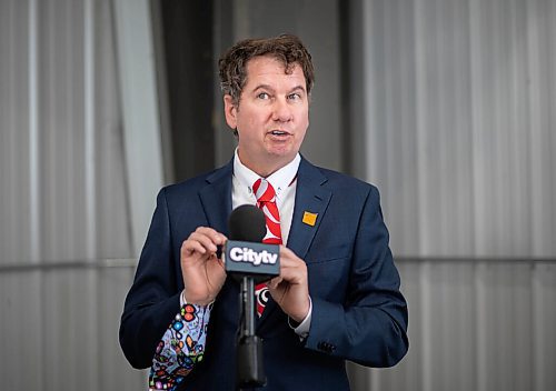 JESSICA LEE/WINNIPEG FREE PRESS
Shannon Martin answers media questions during a scrum after his announcement for PC leadership.
Shannon Martin, MLA for McPhillips, announces on September 13, 2021 at Bayview Construction Ltd. his plan to run for PC leadership.
Reporter: Carol
