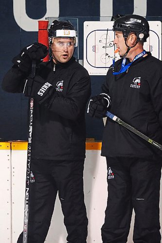 JOHN WOODS / WINNIPEG FREE PRESS
Tyler Metcalfe, coach of the Sturgeon Heights Huskies runs practice at Keith Bodley Arena in Winnipeg Monday, September 13, 2021. 

Reporter: Sawatzky