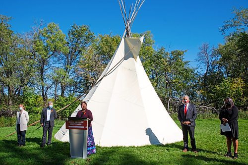 MIKE DEAL / WINNIPEG FREE PRESS
Shirley Robinson, Liberal candidate for Churchill-Keewatinook Askiederal speaks during a Liberal announcement at the current home of the National Centre for Truth and Reconciliation located at 177 Dysart Road on the UofM campus, Tuesday morning. The Liberal candidates gathered to announce funding towards the construction of a permanent home for the National Centre for Truth and Reconciliation.
210914 - Tuesday, September 14, 2021.