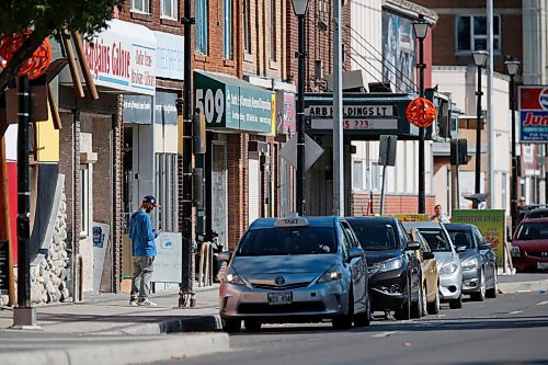 JOHN WOODS / WINNIPEG FREE PRESS
Selkirk Avenue in Winnipeg Tuesday, September 14, 2021. Mike Watts, Brothers Pharmacy manager and pharmacist, at the Selkirk Street pharmacy was robbed of a bottle of methadone on Monday.

Reporter: Pindera