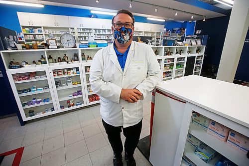 JOHN WOODS / WINNIPEG FREE PRESS
Mike Watts, Brothers Pharmacy manager and pharmacist, is photographed in the Selkirk Street pharmacy in Winnipeg Tuesday, September 14, 2021. The pharmacy was robbed of a bottle of methadone on Monday.

Reporter: Pindera