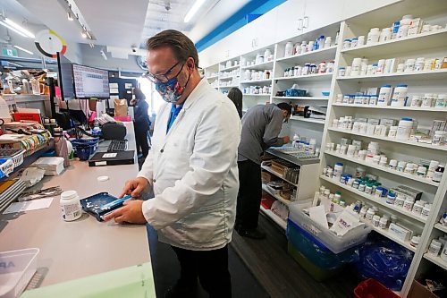 JOHN WOODS / WINNIPEG FREE PRESS
Mike Watts, Brothers Pharmacy manager and pharmacist, is photographed in the Selkirk Street pharmacy in Winnipeg Tuesday, September 14, 2021. The pharmacy was robbed of a bottle of methadone on Monday.

Reporter: Pindera