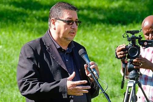 MIKE DEAL / WINNIPEG FREE PRESS
Chief Monias of the Pimicikamak Cree Nation asks a question for the Federal Liberal candidates who gathered at the current home of the National Centre for Truth and Reconciliation located at 177 Dysart Road on the UofM campus, Tuesday morning, to announce funding towards the construction of a permanent home for the National Centre for Truth and Reconciliation.
210914 - Tuesday, September 14, 2021.