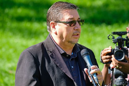 MIKE DEAL / WINNIPEG FREE PRESS
Chief Monias of the Pimicikamak Cree Nation asks a question for the Federal Liberal candidates who gathered at the current home of the National Centre for Truth and Reconciliation located at 177 Dysart Road on the UofM campus, Tuesday morning, to announce funding towards the construction of a permanent home for the National Centre for Truth and Reconciliation.
210914 - Tuesday, September 14, 2021.