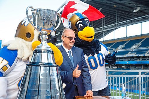 MIKE DEAL / WINNIPEG FREE PRESS
Premier Kelvin Goertzen has his photo taken with Buz and Boomer with the Grey Cup.
Premier Kelvin Goertzen, Wade Miller, president and CEO, Winnipeg Football Club and Dayna Spiring, chair, board of directors, Winnipeg Football Club along with other dignitaries were on hand at IG Field Tuesday afternoon, for the signing-in of the 2019 Grey Cup Champions into the Order of the Buffalo Hunt.
210914 - Tuesday, September 14, 2021.