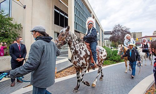 MIKE DEAL / WINNIPEG FREE PRESS
Mayor Brian Bowman, left, watches as Chief Donny Smoke from Dakota Plains First Nation, followed by Southern Chiefs Grand Chief Jerry Daniels and Long Plain First Nation Chief Dennis Meeches , rides his horse up to City Hall for a ceremony Wednesday morning. Three flags representing Treaty One First Nations, Dakota Nations, and the Metis Nation will be raised permanently at City Hall as part of an ongoing commitment to reconciliation. 
210915 - Wednesday, September 15, 2021.