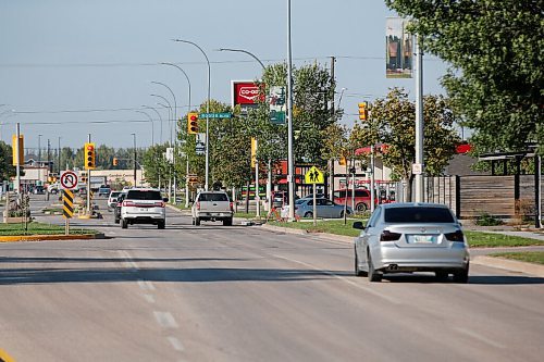 JOHN WOODS / WINNIPEG FREE PRESS
Main Street in Winkler Wednesday, September 15, 2021. Many in southern Manitoba region do not agree with COVID-19 vaccines, masks and vaccine passports.

Reporter: Abas