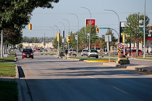 JOHN WOODS / WINNIPEG FREE PRESS
Main Street in Winkler Wednesday, September 15, 2021. Many in southern Manitoba region do not agree with COVID-19 vaccines, masks and vaccine passports.

Reporter: Abas