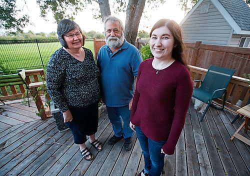 JOHN WOODS / WINNIPEG FREE PRESS
Arla and Reed Winstone and their daughter Arden are photographed at their home in Winnipeg Wednesday, September 15, 2021. The Winstones won a Volunteer Manitoba award for their volunteering at the Alzheimer Society of Manitoba.

Reporter: Epp