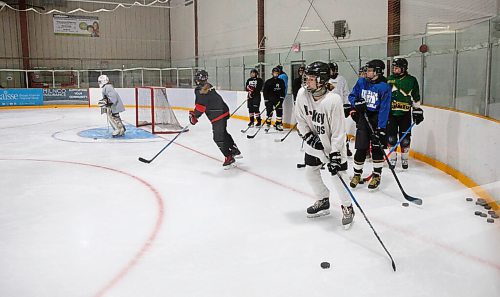 MIKE DEAL / WINNIPEG FREE PRESS
Students tryout for the College Jeanne-Sauve varsity girls hockey team at the Dakota Community Centre Thursday morning.
See Mike Sawatzky story
210916 - Thursday, September 16, 2021.