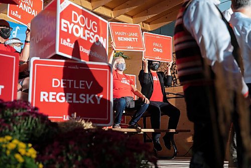 JESSICA LEE/WINNIPEG FREE PRESS

Supporters holding campaign signs stand onstage behind Prime Minister Trudeau and Liberal candidates at The Blue Note Park in Winnipeg during his campaign stop on September 19, 2021.

Reporter: Danielle


