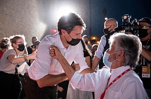 JESSICA LEE/WINNIPEG FREE PRESS

Prime Minister Justin Trudeau connects with a supporter after his speech during a campaign stop at The Blue Note Park in Winnipeg on September 19, 2021.

Reporter: Danielle
