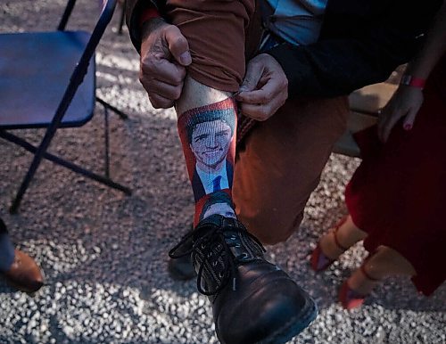 JESSICA LEE/WINNIPEG FREE PRESS

A man shows off his sock of Prime Minister Trudeau at The Blue Note Park in Winnipeg during Trudeaus campaign stop on September 19, 2021.

Reporter: Danielle
