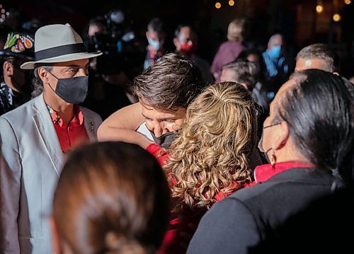 JESSICA LEE/WINNIPEG FREE PRESS

Prime Minister Justin Trudeau and Regional Chief for the Assembly of First Nations Cindy Woodhouse embrace after Trudeaus speech during his campaign stop at The Blue Note Park in Winnipeg on September 19, 2021. Also pictured is Assembly of Manitoba Chiefs Grand Chief
Arlen Dumas (left) and Grand Chief Garrison Settee (right).

Reporter: Danielle
