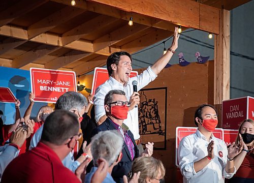 JESSICA LEE/WINNIPEG FREE PRESS

Prime Minister Justin Trudeau gives a speech surrounded by Liberal candidates at The Blue Note Park in Winnipeg during a campaign stop on September 19, 2021.

Reporter: Danielle
