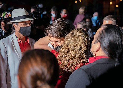 JESSICA LEE/WINNIPEG FREE PRESS

Prime Minister Justin Trudeau and Regional Chief for the Assembly of First Nations Cindy Woodhouse embrace after Trudeaus speech during his campaign stop at The Blue Note Park in Winnipeg on September 19, 2021. Also pictured is Assembly of Manitoba Chiefs Grand Chief
Arlen Dumas (left) and Grand Chief Garrison Settee (right).

Reporter: Danielle