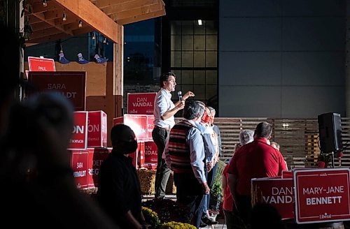 JESSICA LEE/WINNIPEG FREE PRESS

Prime Minister Justin Trudeau gives a speech surrounded by Liberal candidates at The Blue Note Park in Winnipeg during a campaign stop on September 19, 2021.

Reporter: Danielle