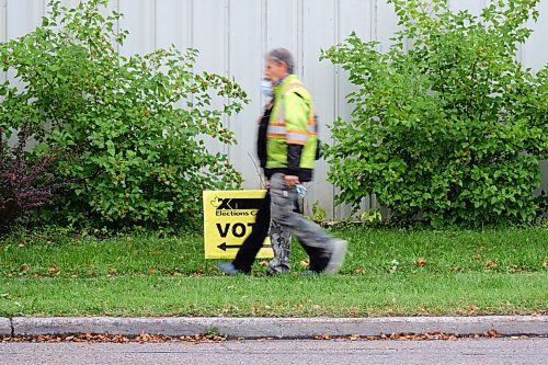 MIKE DEAL / WINNIPEG FREE PRESS
Voters head to the polls at the Wheelies Family Roller Centre at  210 Enniskillen Ave Monday morning to vote in the Federal Election. 
210920 - Monday, September 20, 2021