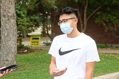 MIKE DEAL / WINNIPEG FREE PRESS
Ryan Tieu chats about his voting experience outside the poll at the Winnipeg Conservatory of Music at 1476 Portage Ave, Monday morning to vote in the Federal Election. 
210920 - Monday, September 20, 2021