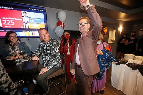 JOHN WOODS / WINNIPEG FREE PRESS Doug Eyolfson, Liberal candidate in Charleswood-St James-Assiniboia-Headingley, arrives for a party at their restaurant location, the Cork and Flame on Portage Avenue, in Winnipeg Monday, September 20, 2021. 

Reporter: Katie