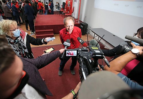 JASON HALSTEAD / WINNIPEG FREE PRESS

Kevin Lamoureux, Liberal candidate for Winnipeg North, speaks to media after celebrating re-election at his campaign office on Sept 20, 2021 as federal election results came in.