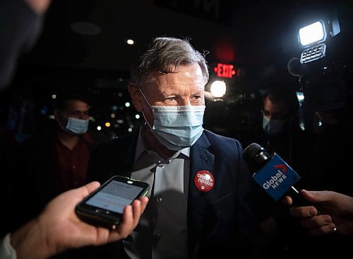 JESSICA LEE/WINNIPEG FREE PRESS

Liberal candidate Terry Duguid arrives at Nicolinos Restaurant to celebrate after winning in his riding in Winnipeg South on September 20, 2021.

Reporter: Joyanne

