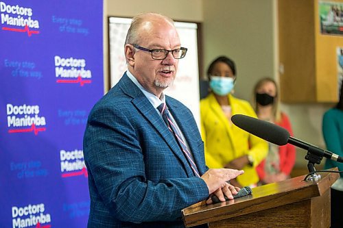 MIKAELA MACKENZIE / WINNIPEG FREE PRESS

Premier Kelvin Goertzen speaks at an announcement about COVID-19 vaccine outreach initiatives at Nine Circles Community Health Centre in Winnipeg on Tuesday, Sept. 21, 2021.  For Danielle story.
Winnipeg Free Press 2021.