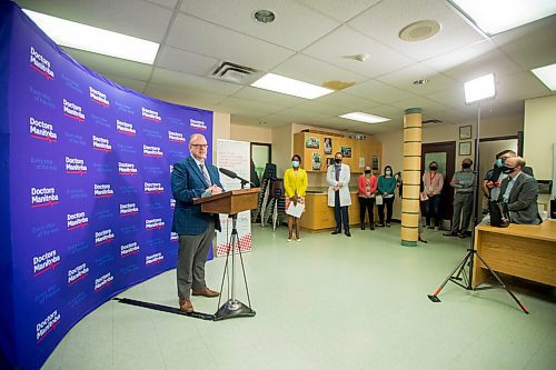 MIKAELA MACKENZIE / WINNIPEG FREE PRESS

Premier Kelvin Goertzen speaks at an announcement about COVID-19 vaccine outreach initiatives at Nine Circles Community Health Centre in Winnipeg on Tuesday, Sept. 21, 2021.  For Danielle story.
Winnipeg Free Press 2021.