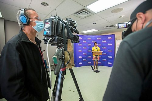 MIKAELA MACKENZIE / WINNIPEG FREE PRESS

Health and seniors care minister Audrey Gordon speaks at an announcement about COVID-19 vaccine outreach initiatives at Nine Circles Community Health Centre in Winnipeg on Tuesday, Sept. 21, 2021.  For Danielle story.
Winnipeg Free Press 2021.