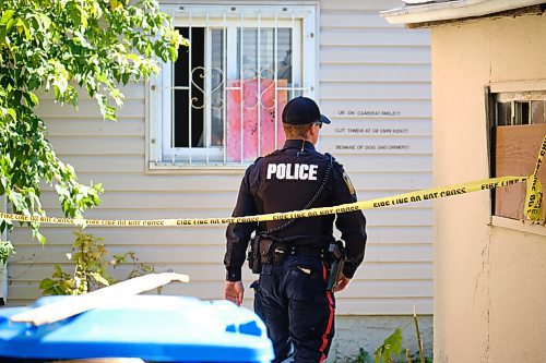 MIKE DEAL / WINNIPEG FREE PRESS
Winnipeg police forensics unit at the scene of a fatal house fire on Young Street Tuesday afternoon. 
Shortly after 8:30 a.m., Winnipeg firefighters went to the home on the 500 block of Young Street, where they found smoke billowing from the house. Crews controlled the fire in about 20 minutes. 
One person fled the flames, but firefighters found someone dead inside. 
The Winnipeg Fire Paramedic Service and Winnipeg police are now investigating.
210921 - Tuesday, September 21, 2021.