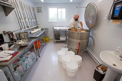 MIKE DEAL / WINNIPEG FREE PRESS
Dustin Peltier from Loaf and Honey in his cheesemaking facility close to Warren, MB.
See Jill Wilson farm-to-table story
210519 - Wednesday, May 19, 2021.