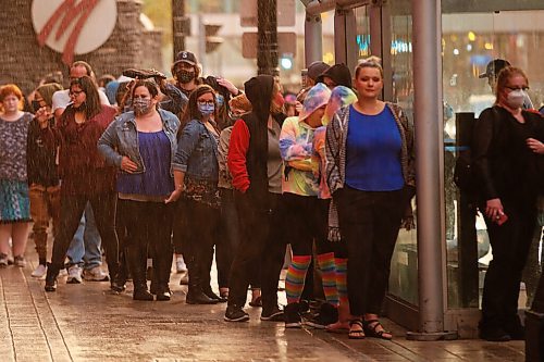 JOHN WOODS / WINNIPEG FREE PRESS
Fans line up to enter the Electric Circus concert at a downtown arena in Winnipeg Tuesday, September 21, 2021. 

Reporter: ?