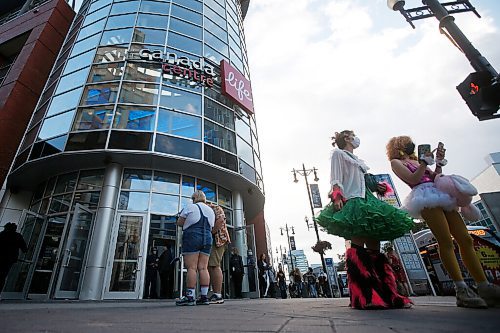 JOHN WOODS / WINNIPEG FREE PRESS
Fans line up to enter the Electric Circus concert at a downtown arena in Winnipeg Tuesday, September 21, 2021. 

Reporter: ?